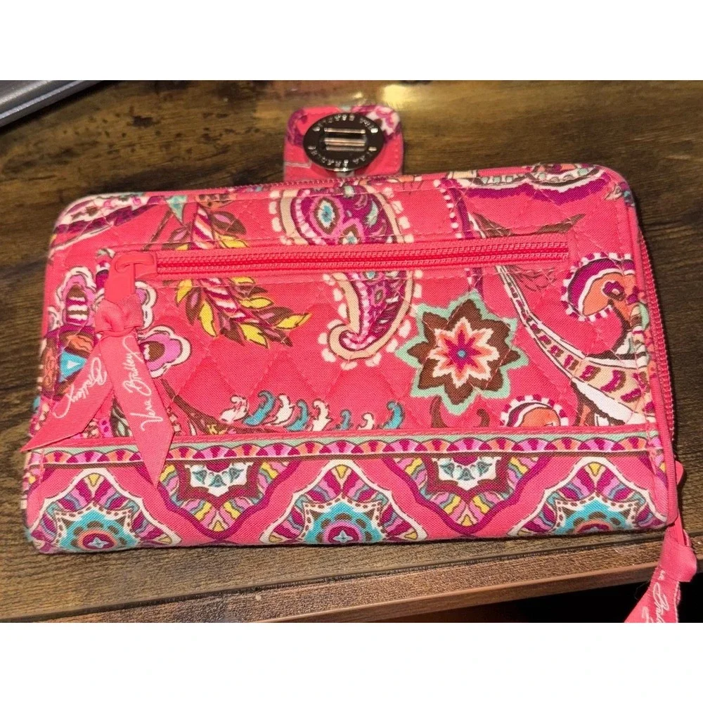 Vera Bradley Pink Paisley Quilted Cotton Turnlock Wallet Zip Around Organizer - Picture 5 of 7